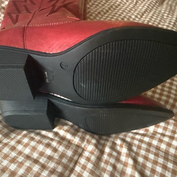 Dirty Laundry Josea Cowboy Boot (Women) in red - Picture 9 of 11